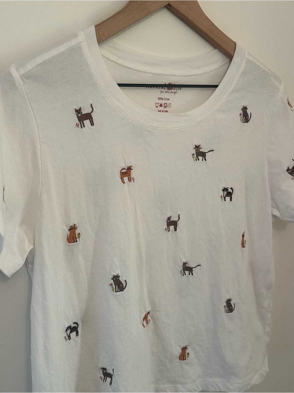Natural Life Fave Little Things Embroidered Cat 100% Cotton White T-Shirt - Picture 2 of 6